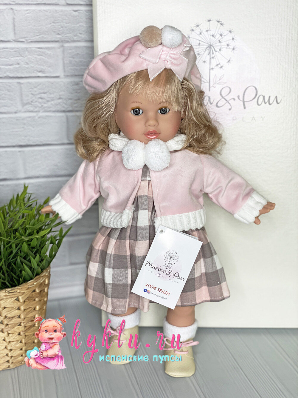 Кукла в розовом берете от Marina&Pau