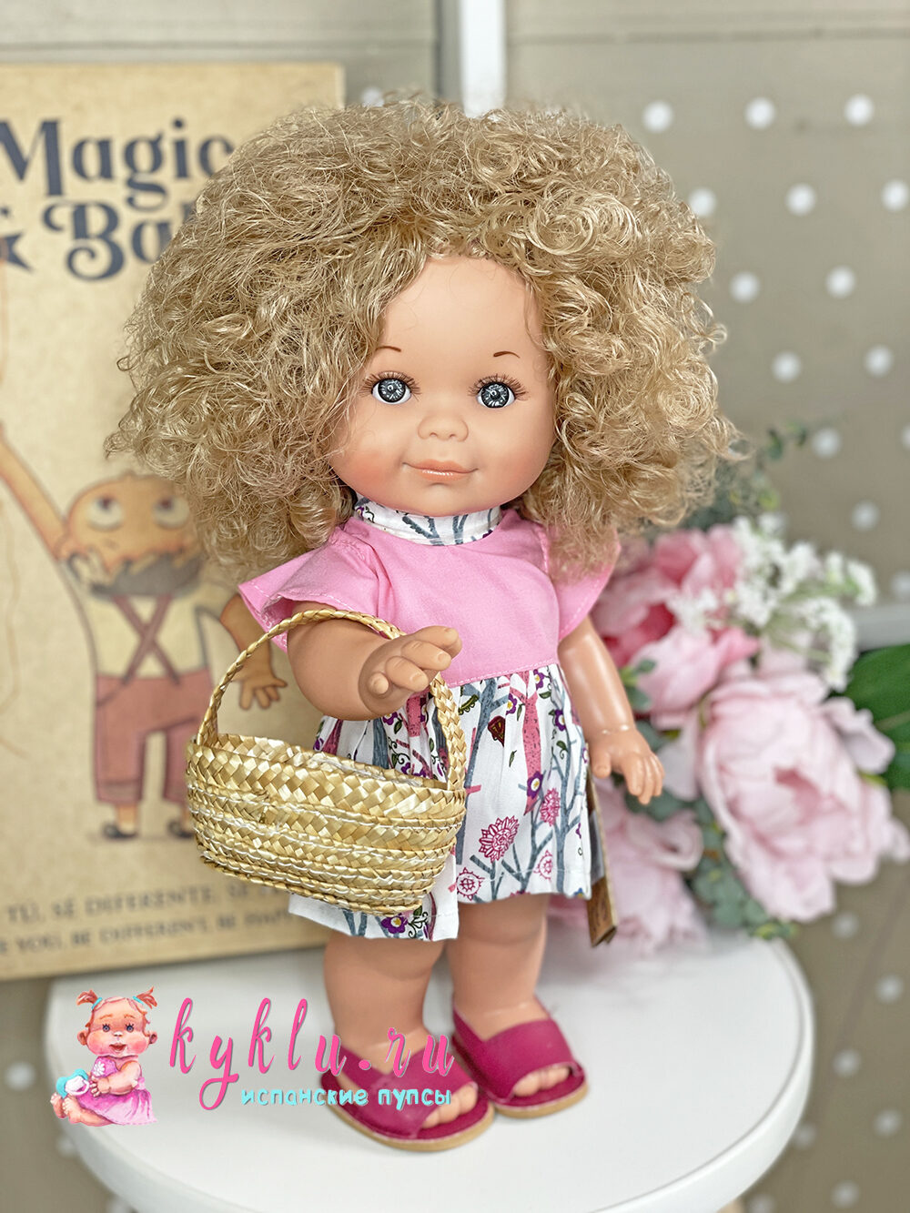 Кукла Бетти с кудрявыми волосами