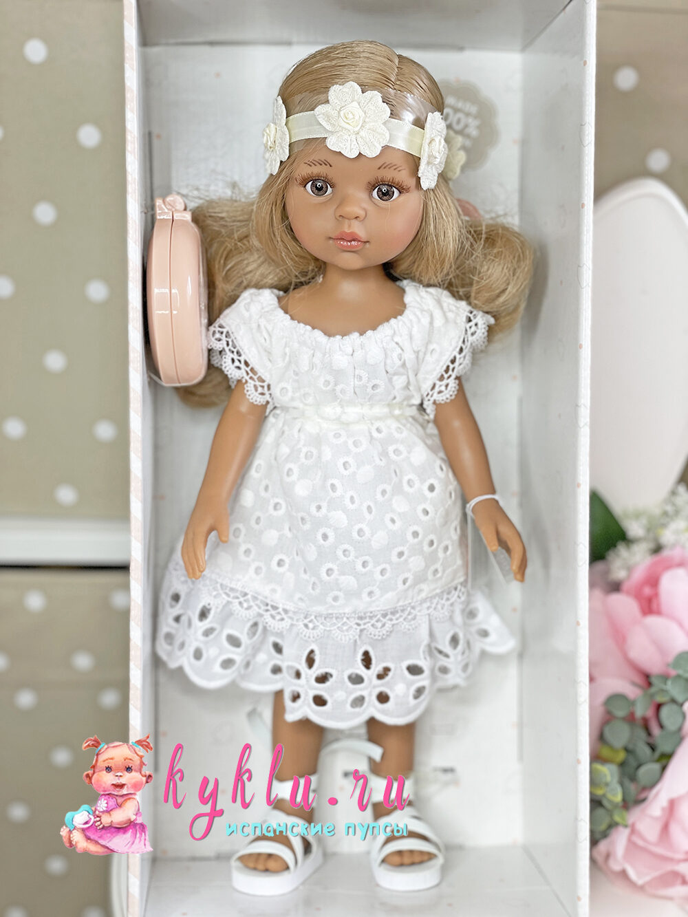 Кукла Лусиана в белом ажурном платье из шитья