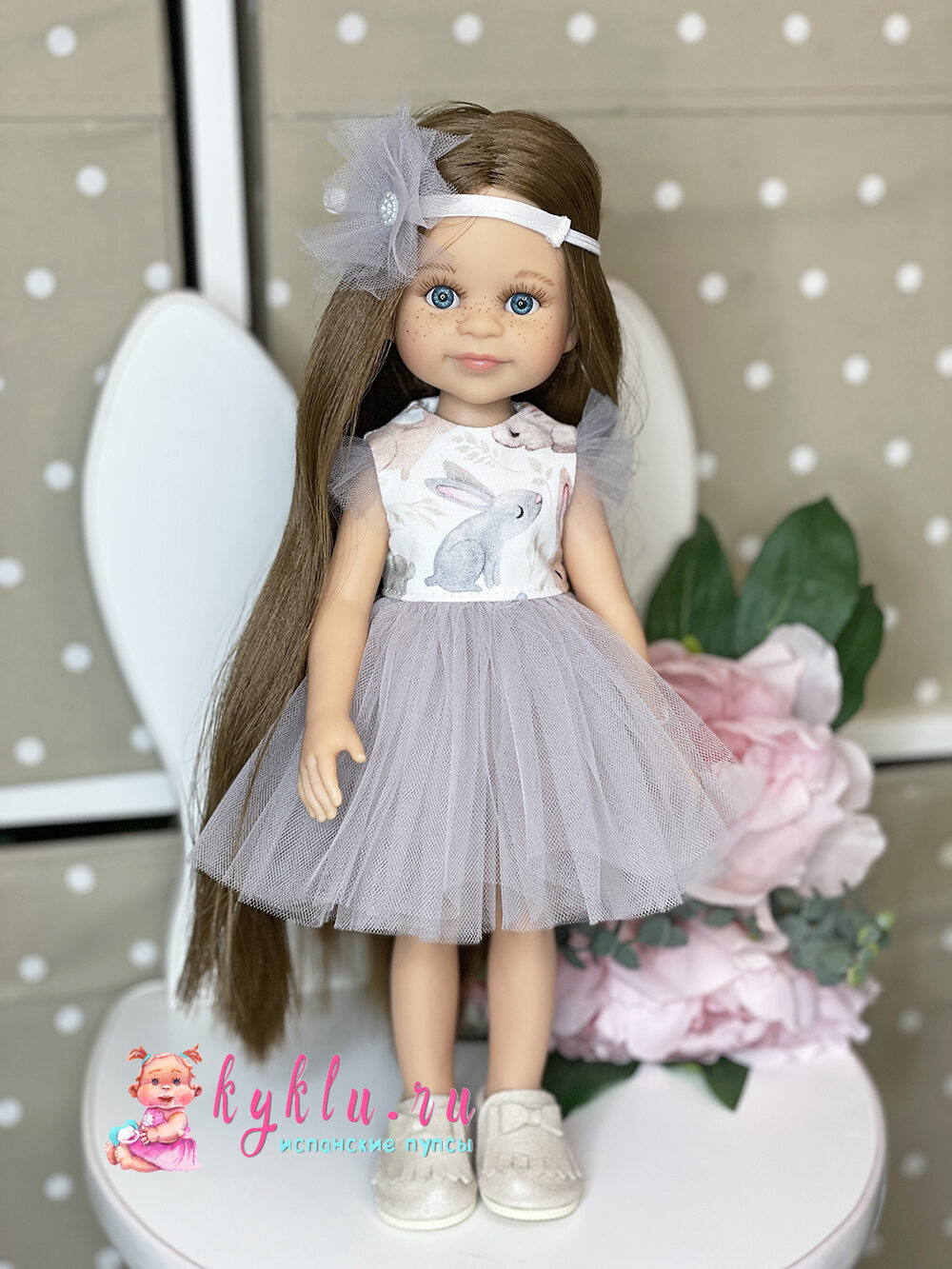 Кукла Клео с удлиненными волосами в платье с зайчиком